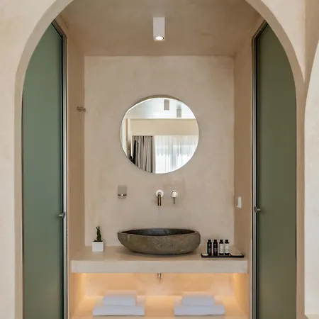 Heyday Luxury * Perissa (Santorini)