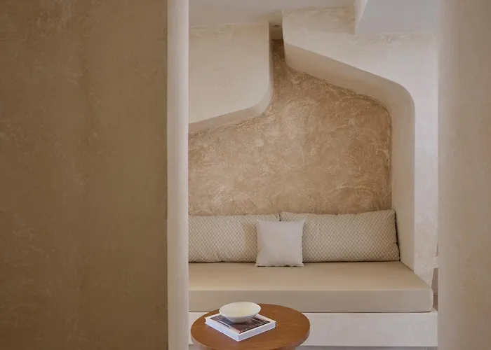 Heyday Luxury * Perissa (Santorini)