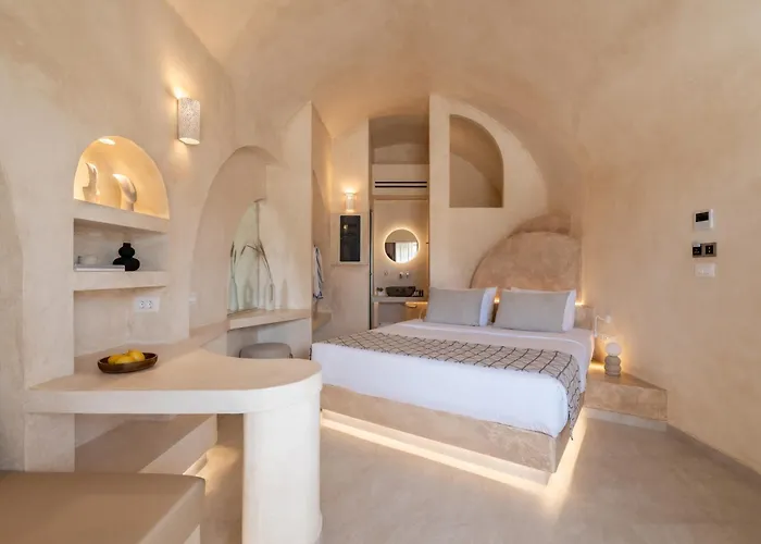 Heyday Luxury Hotel Perissa (Santorini)