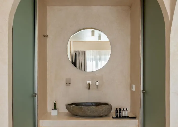 Heyday Luxury * Perissa (Santorini)