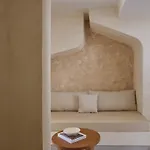 Heyday Luxury * Perissa (Santorini)