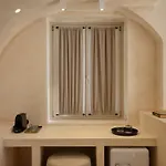 Heyday Luxury Perissa (Santorini)