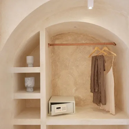Heyday Luxury * Perissa (Santorini)