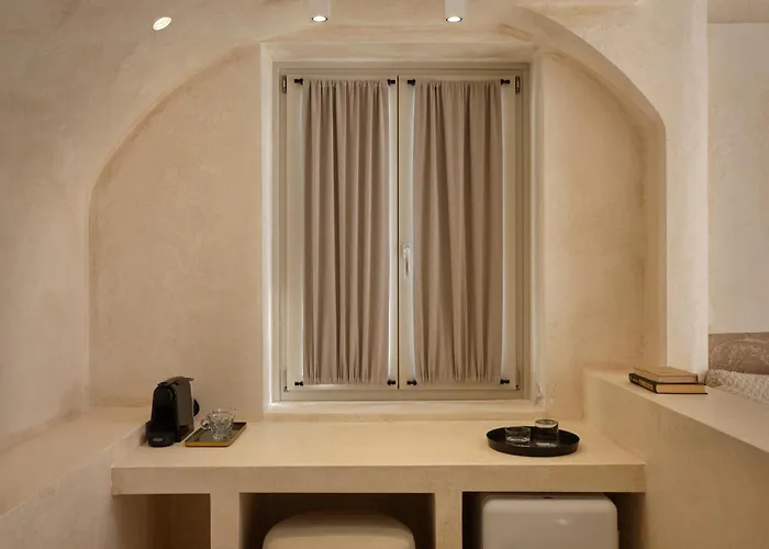 Heyday Luxury Perissa (Santorini)