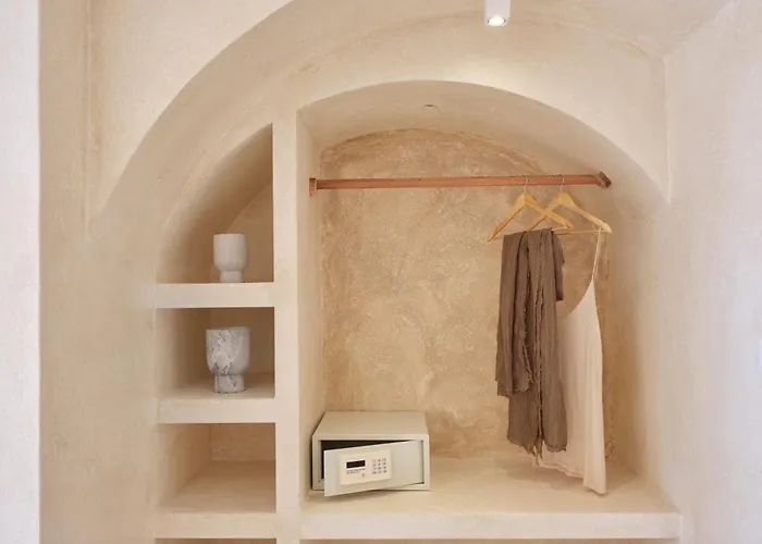 Heyday Luxury * Perissa (Santorini)