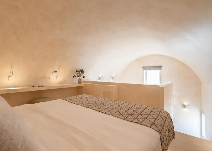 Heyday Luxury * Perissa (Santorini)