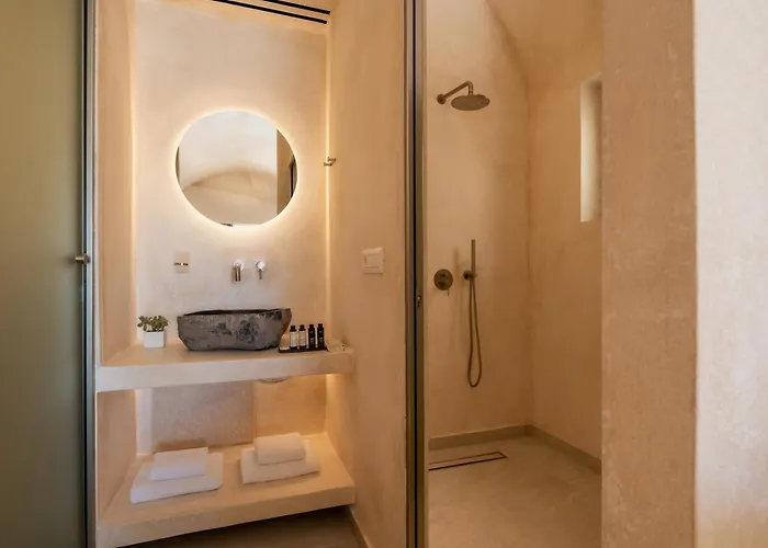 Heyday Luxury Perissa (Santorini)